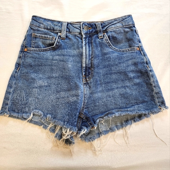 wild fable Pants - Wild Fable Women's Denim Blue Jeans Frayed Hem Shorts High Rise Mom Jeans, sz 4